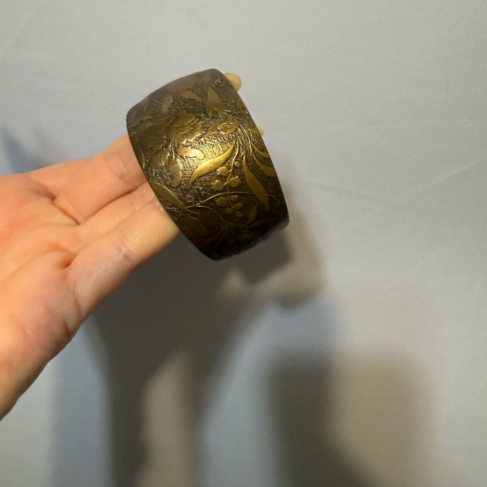 Wild Flower cuff bracelet - Picture 3 of 8